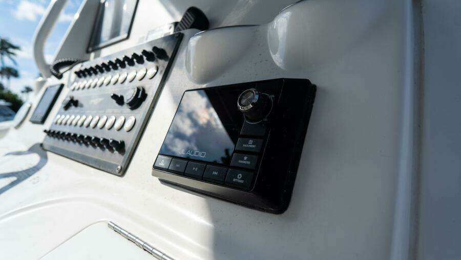 320 CC Adventure 32ft Tidewater Yacht For Sale