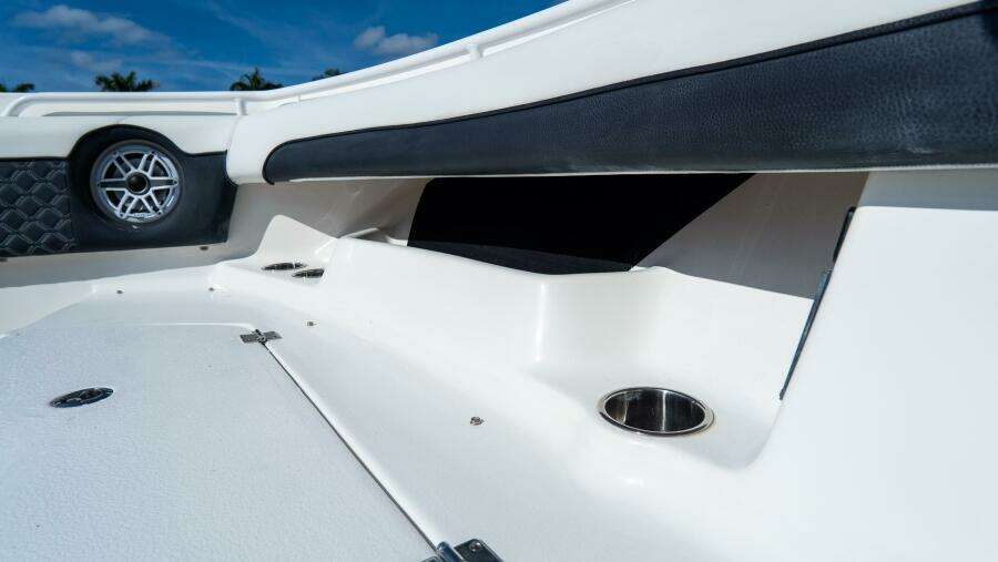 320 CC Adventure 32ft Tidewater Yacht For Sale