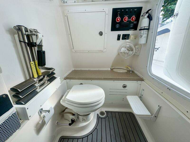 320 CC Adventure 32ft Tidewater Yacht For Sale