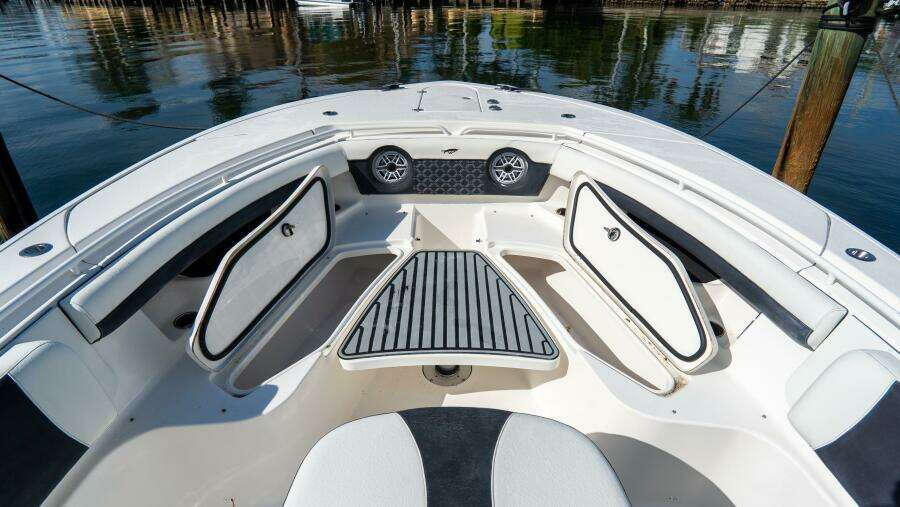 320 CC Adventure 32ft Tidewater Yacht For Sale