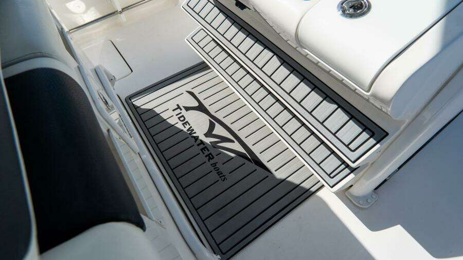 320 CC Adventure 32ft Tidewater Yacht For Sale