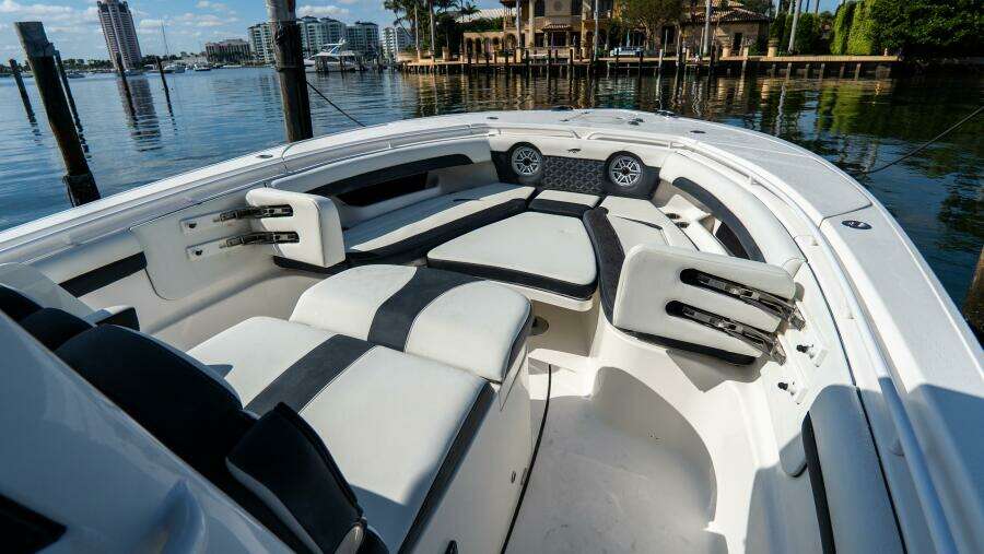 320 CC Adventure 32ft Tidewater Yacht For Sale