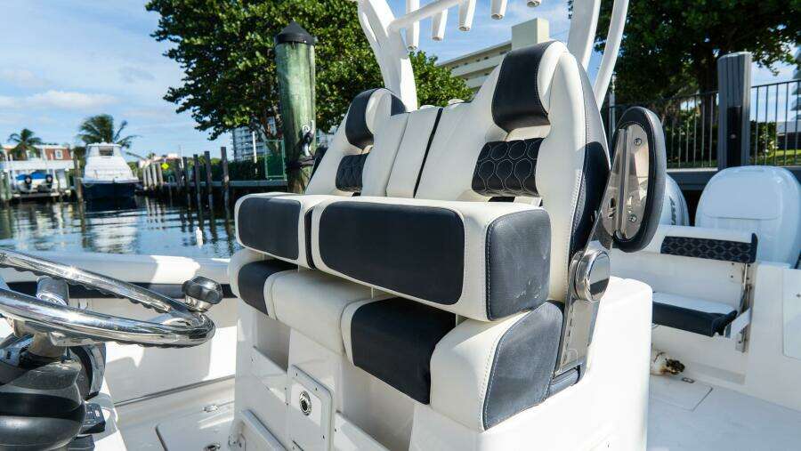 320 CC Adventure 32ft Tidewater Yacht For Sale