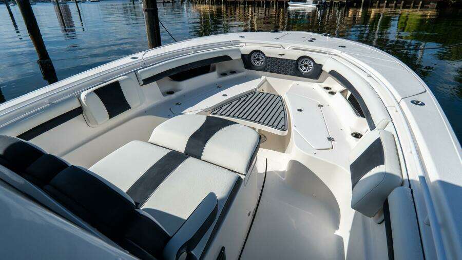 320 CC Adventure 32ft Tidewater Yacht For Sale