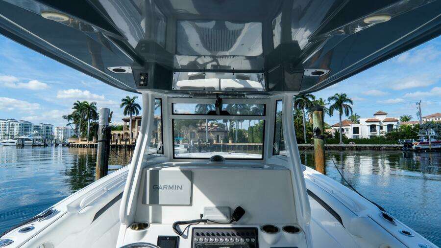 320 CC Adventure 32ft Tidewater Yacht For Sale