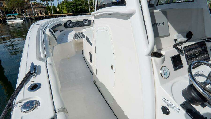 320 CC Adventure 32ft Tidewater Yacht For Sale