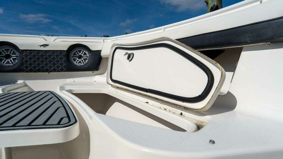 320 CC Adventure 32ft Tidewater Yacht For Sale