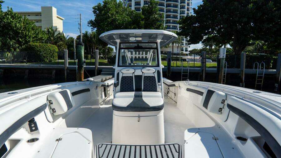 320 CC Adventure 32ft Tidewater Yacht For Sale