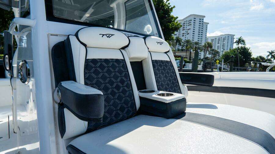 320 CC Adventure 32ft Tidewater Yacht For Sale