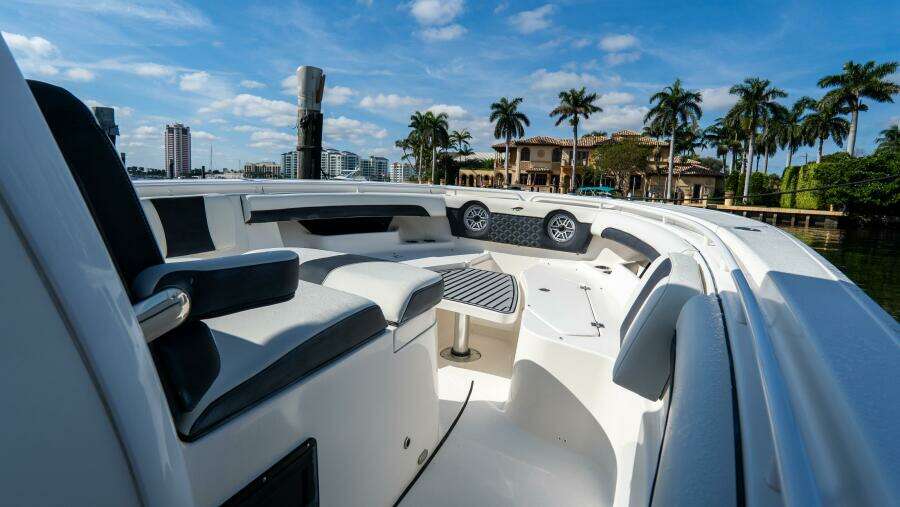 320 CC Adventure 32ft Tidewater Yacht For Sale