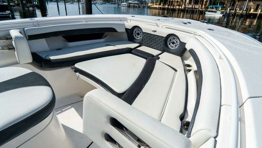 320 CC Adventure 32ft Tidewater Yacht For Sale