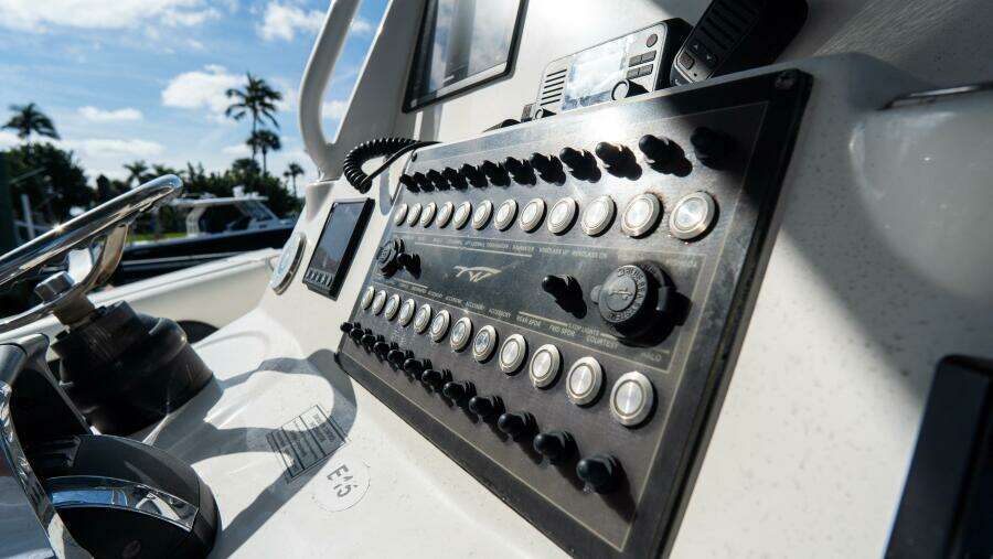 320 CC Adventure 32ft Tidewater Yacht For Sale