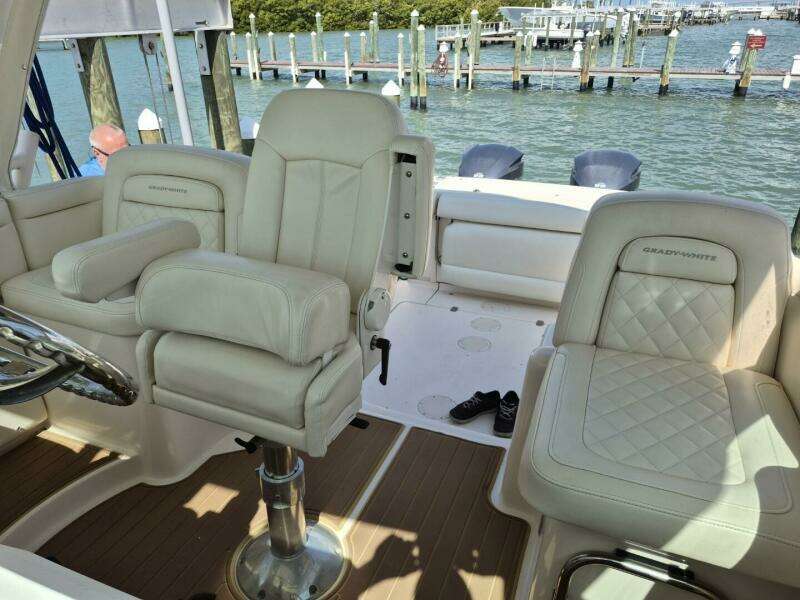 Rising Sun 33ft Grady White Yacht For Sale