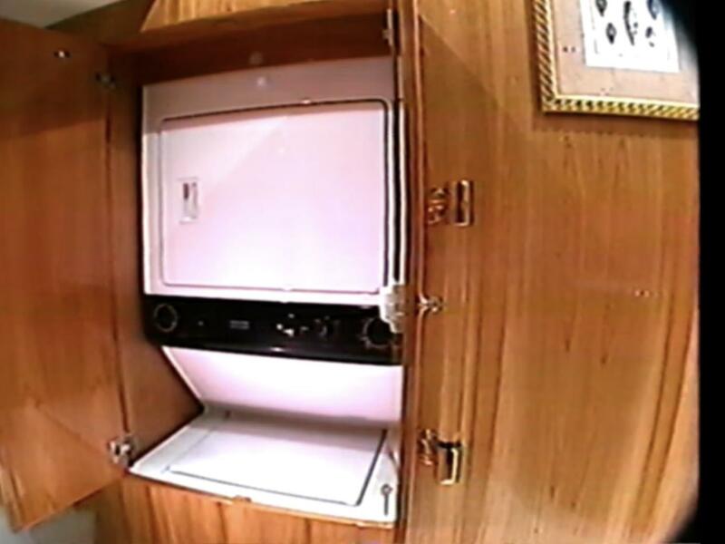 80' 1999 Monte Fino Skylounge 80