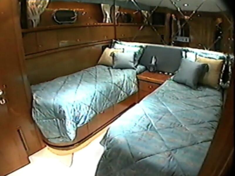 80' 1999 Monte Fino Skylounge 80