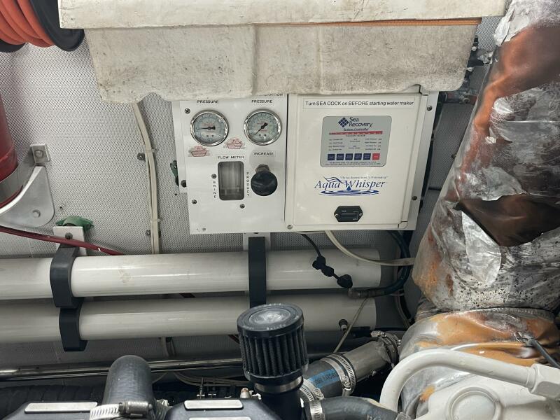 80' 1999 Monte Fino Skylounge 80