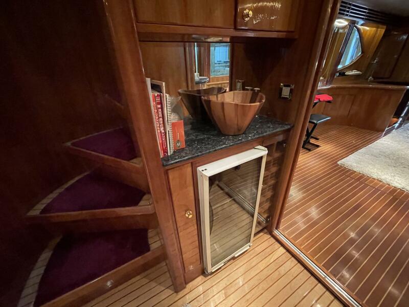 80' 1999 Monte Fino Skylounge 80