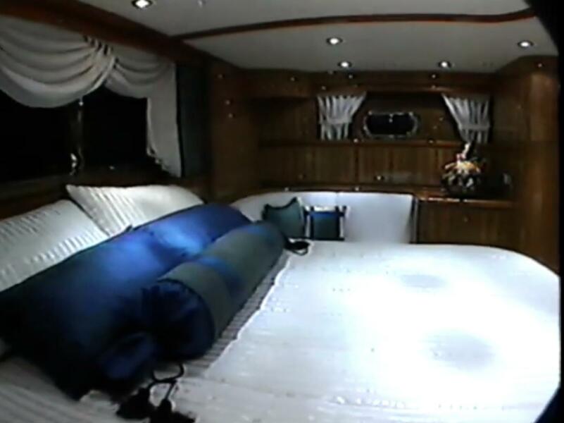 80' 1999 Monte Fino Skylounge 80