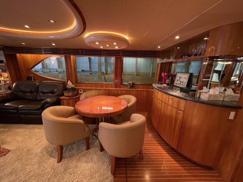 80' 1999 Monte Fino Skylounge 80