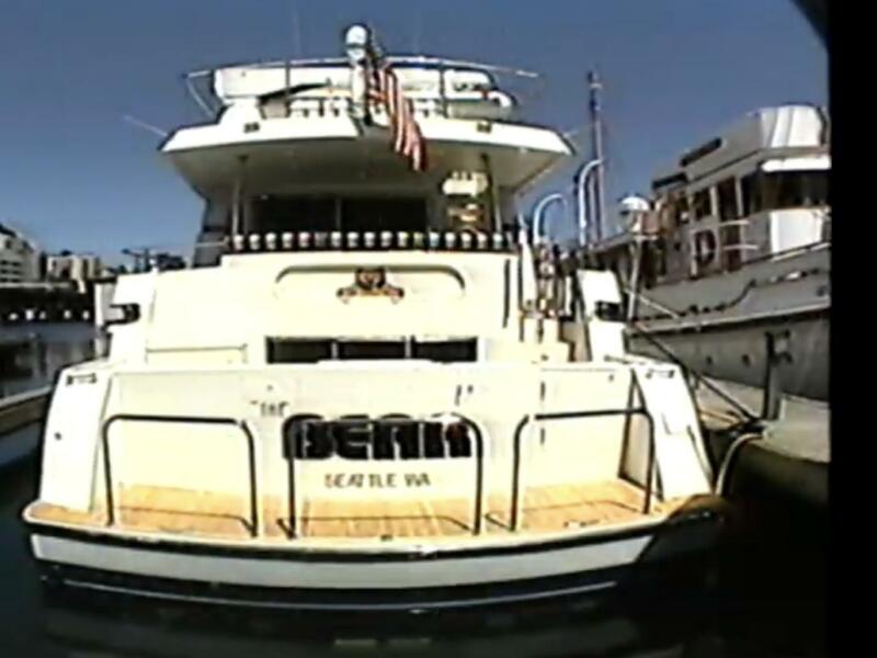 80' 1999 Monte Fino Skylounge 80