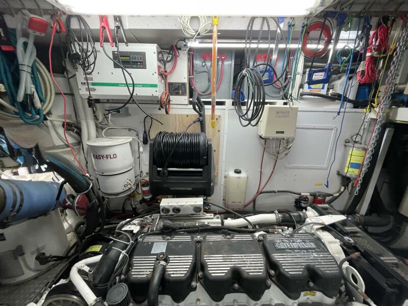 80' 1999 Monte Fino Skylounge 80