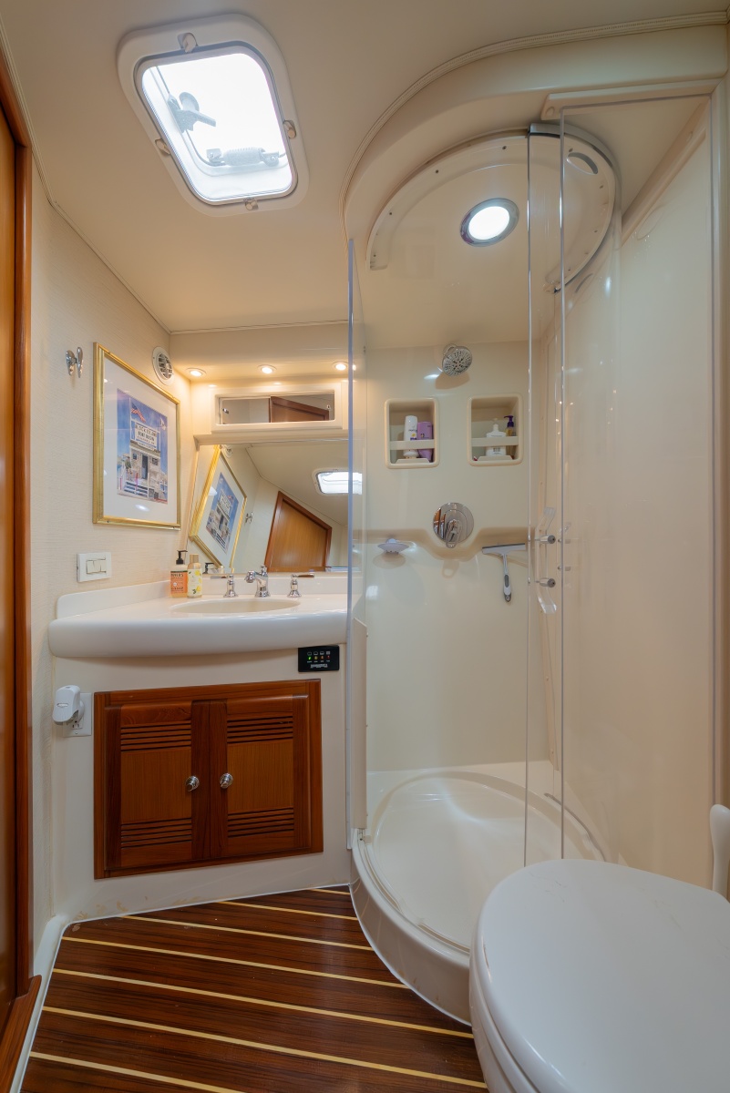 45' 2002 Cabo 45 Express
