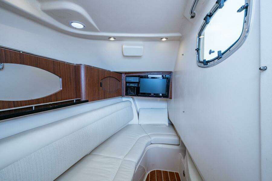 33ft Grady White Yacht For Sale