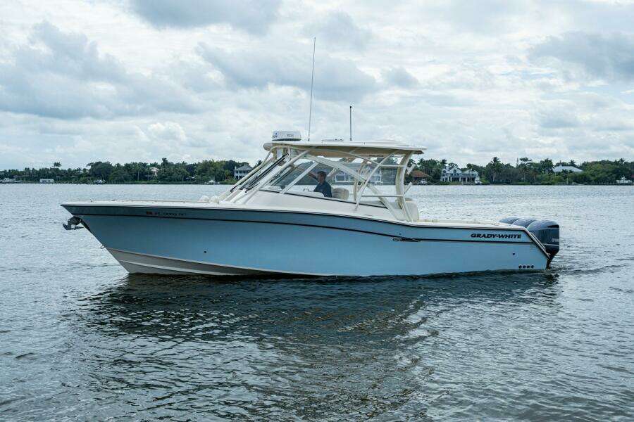 33ft Grady White Yacht For Sale