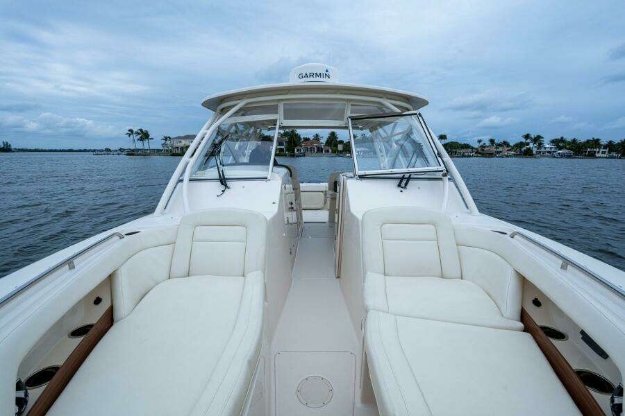 33ft Grady White Yacht For Sale