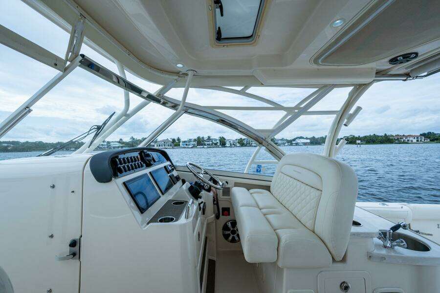 33ft Grady White Yacht For Sale