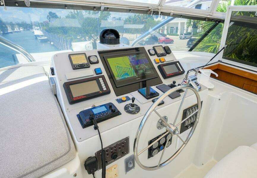 POMBOO 70ft Hatteras Yacht For Sale