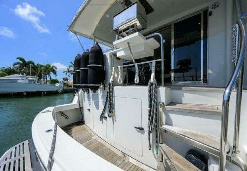POMBOO 70ft Hatteras Yacht For Sale