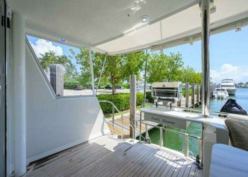 POMBOO 70ft Hatteras Yacht For Sale