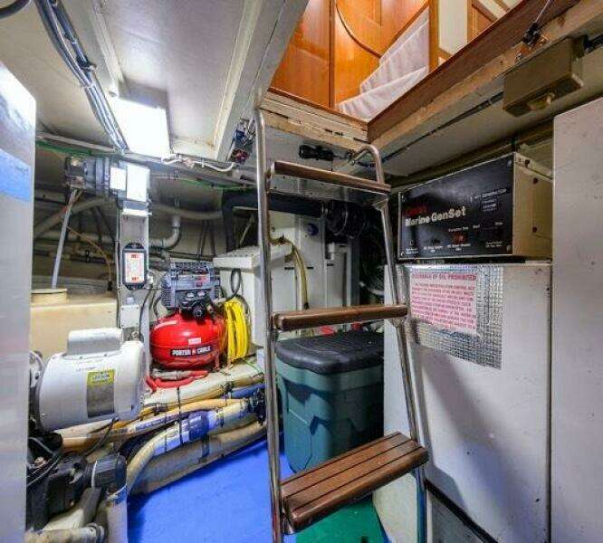 POMBOO 70ft Hatteras Yacht For Sale