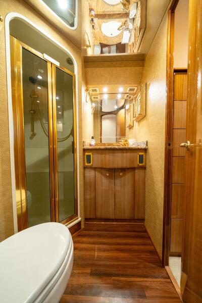 68' 2006 Viking 68 Convertible