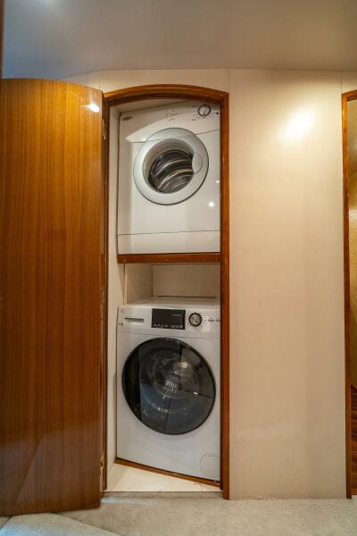 68' 2006 Viking 68 Convertible