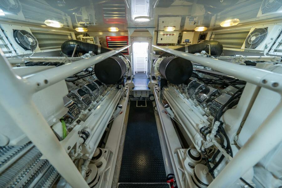 68' 2006 Viking 68 Convertible