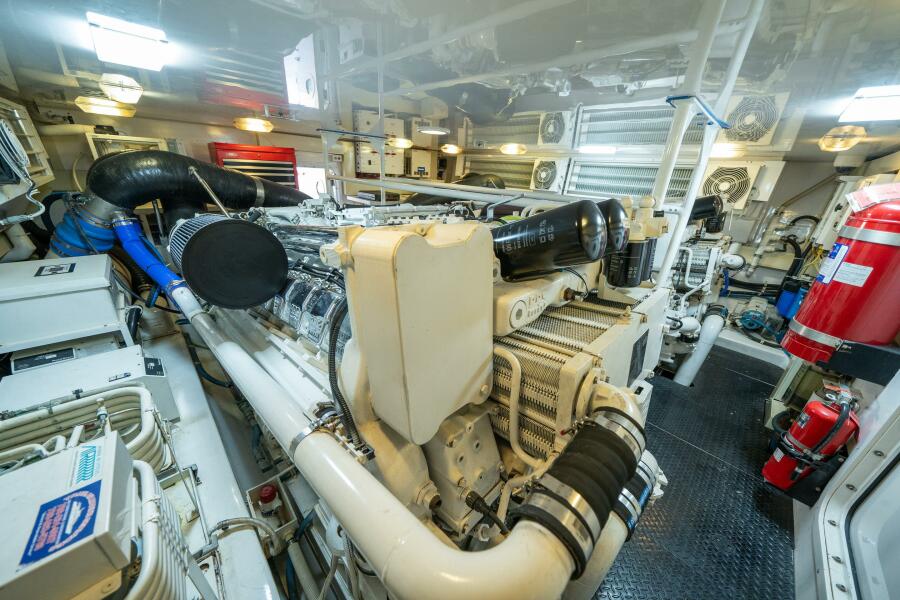 68' 2006 Viking 68 Convertible