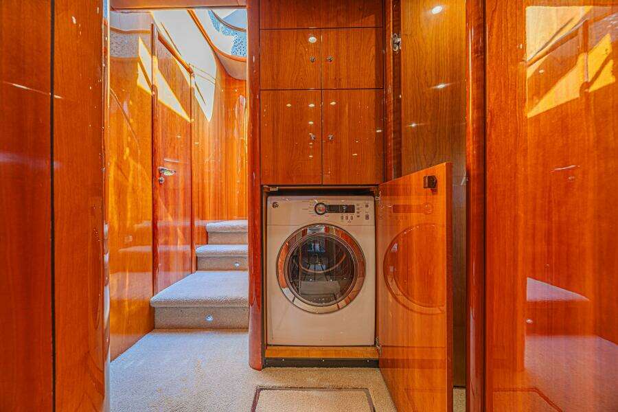 BIG CHUBBY XL 75ft Sunseeker Yacht For Sale