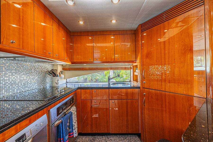 BIG CHUBBY XL 75ft Sunseeker Yacht For Sale