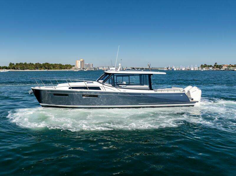 In Stock MJM 42 005 42ft MJM Yacht For Sale