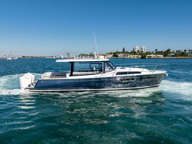 In Stock MJM 42 005 42ft MJM Yacht For Sale