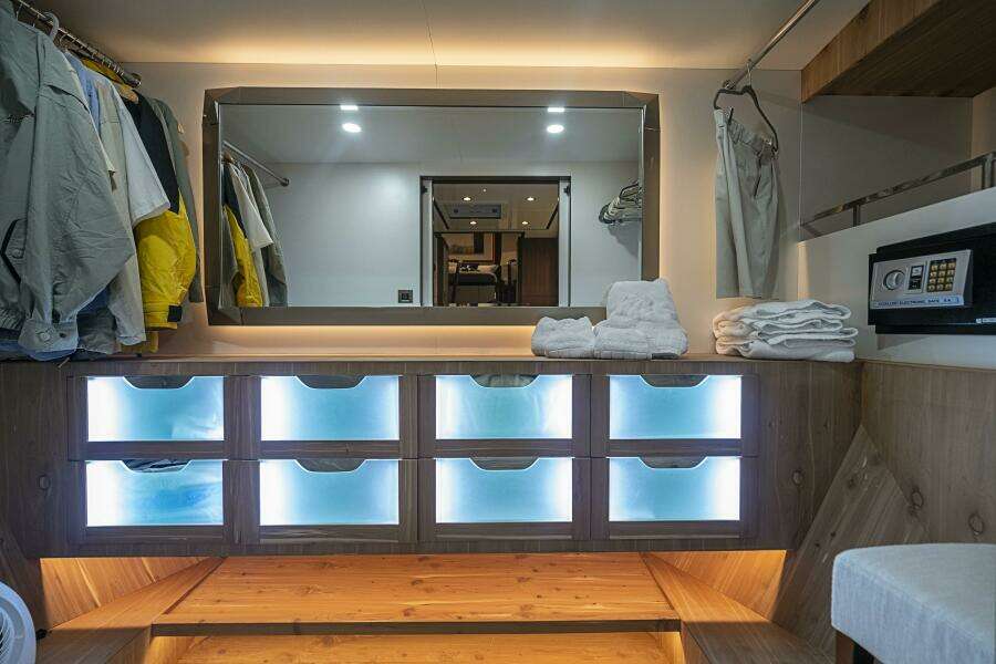 PALADIN 100ft Ocean Alexander Yacht For Sale