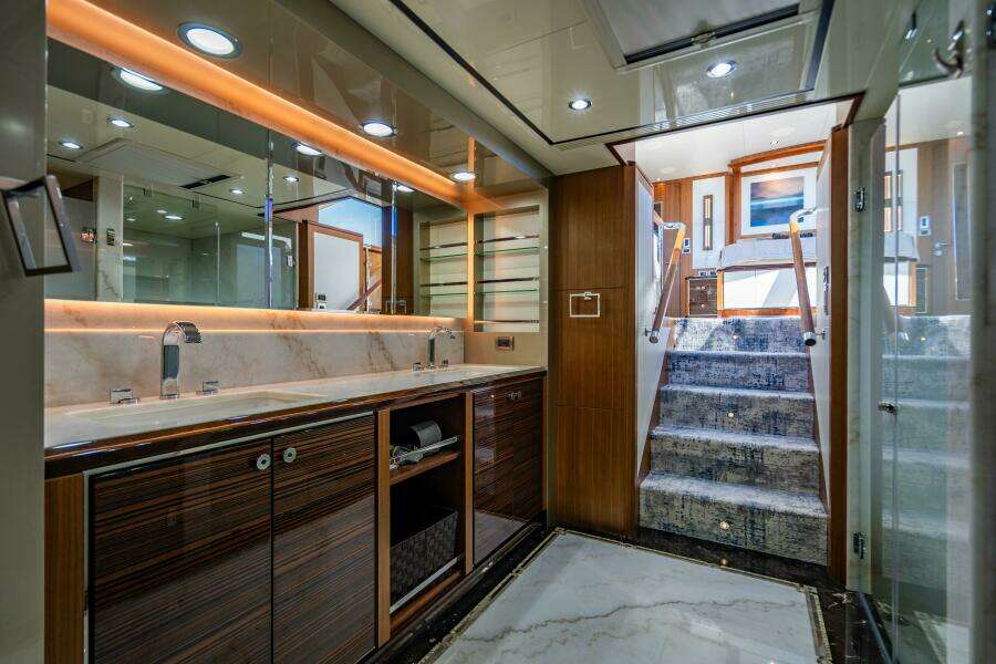 PALADIN 100ft Ocean Alexander Yacht For Sale