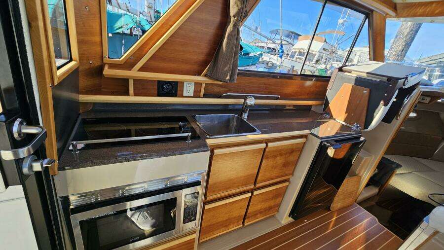 Free Range  28ft Cutwater Yacht For Sale