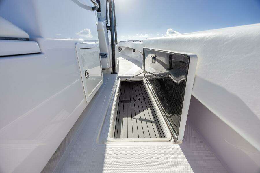 28ft SeaHunter Yacht For Sale