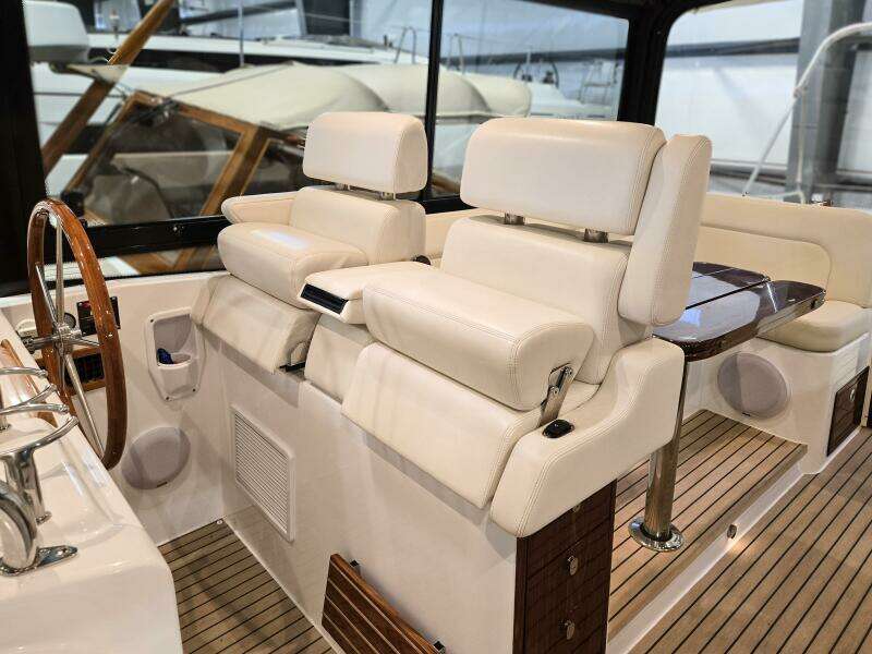 HIGH DEFINITION 47ft MJM Yacht For Sale