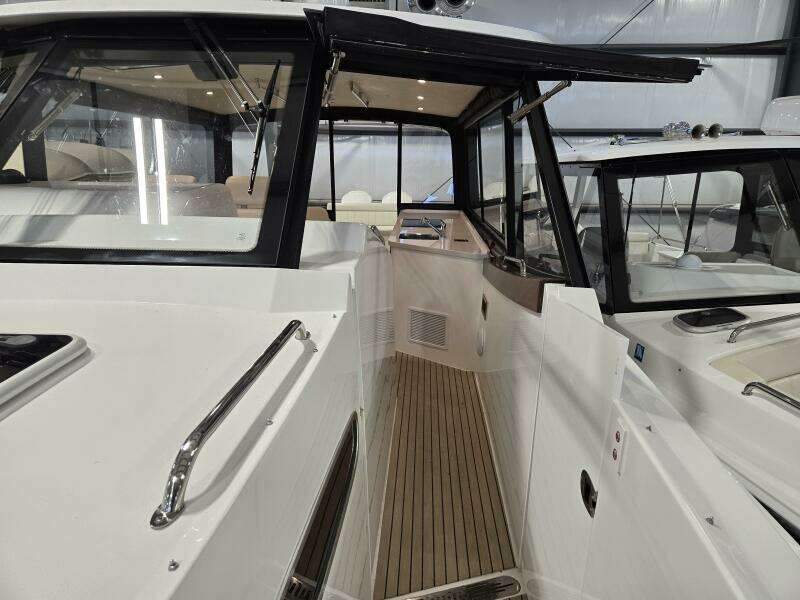 HIGH DEFINITION 47ft MJM Yacht For Sale