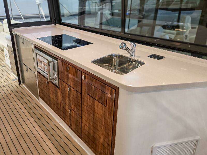 HIGH DEFINITION 47ft MJM Yacht For Sale