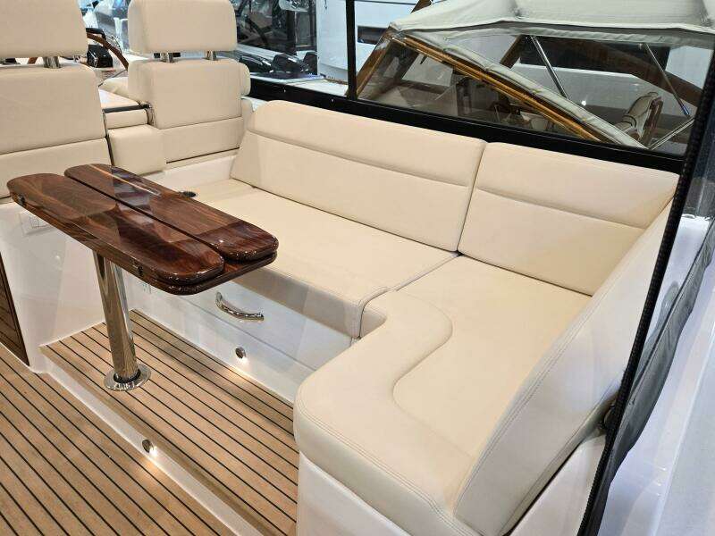 HIGH DEFINITION 47ft MJM Yacht For Sale